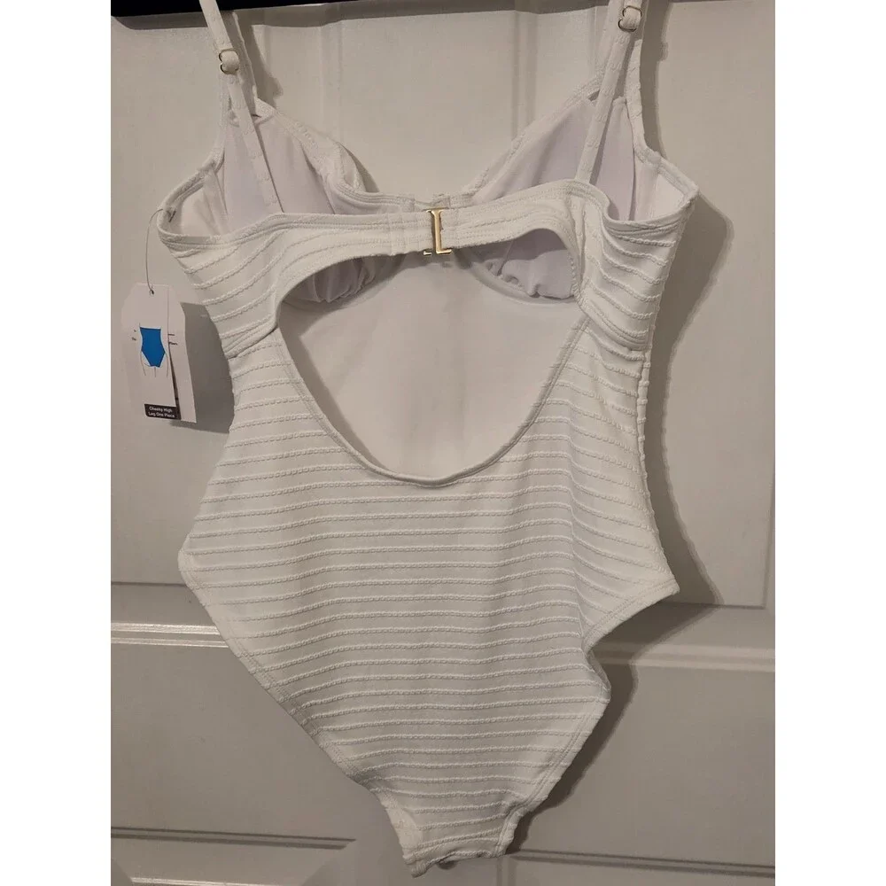 Time & Tru Women's Textured Stripe Underwire Swimsuit - Size M 8/10